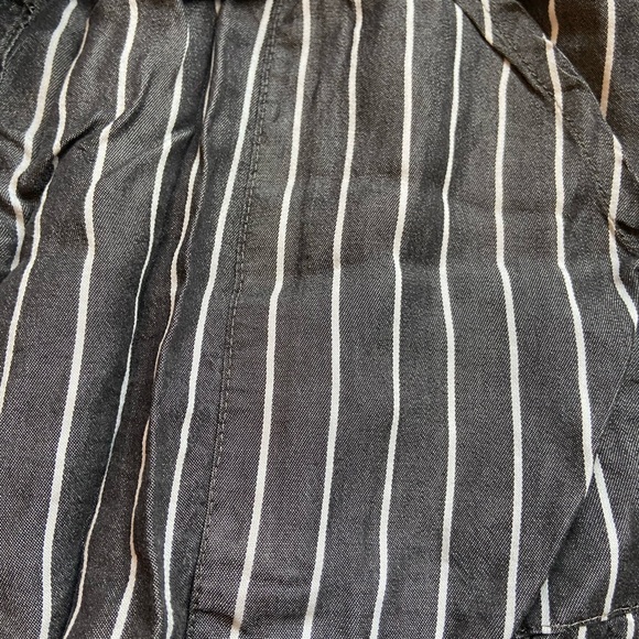 Ladies paper bag dress capris - Picture 2 of 4